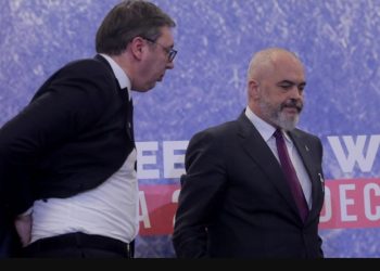 E bujshme/ Djegia e flamurit serb në Tiranë, reagon Serbia zyrtare, sapo i dërgon…