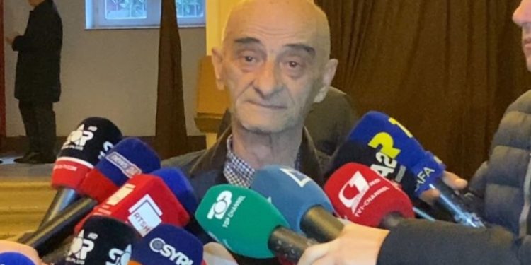 Zef Dedës i jepet lamtumira e fundit, Cekja i Beratit “shpërthen” në lot: Nuk…