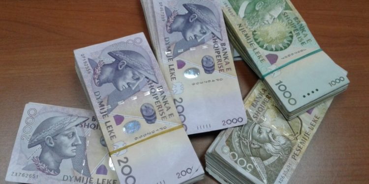 Qeveria “than” tregun për Lekë? Arrihet niveli më i lartë historik për…