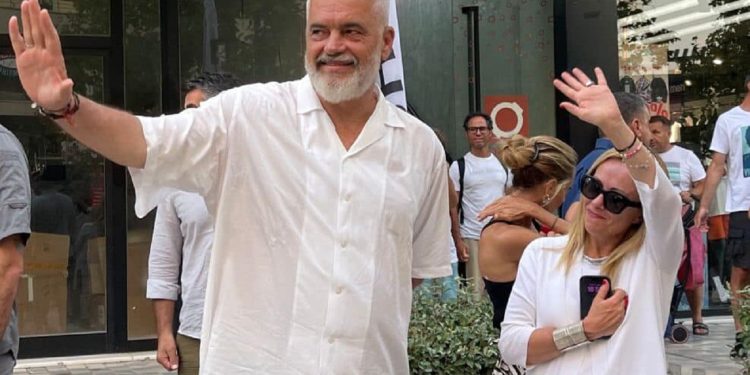 Marrëveshja për emigrantët, Meloni e quan “historike”: Të thonë ç’të duan…