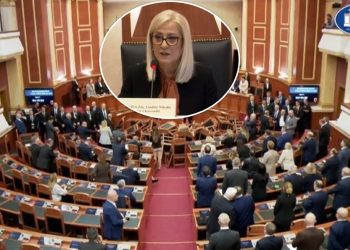 Ngelën pa karrige/ Mes kaosit nis seanca, Nikolla bën propozimin e pazakontë: Do të…