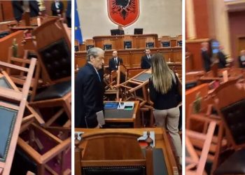 LAJM I FUNDIT – Deputetët e Berishës shkaktojnë KAOS në Kuvend, flakin karriget mbi foltore