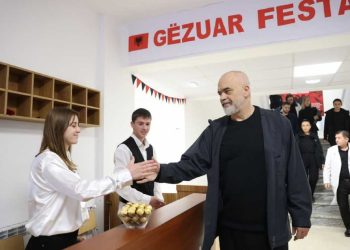 “Kam një porosi për të rinjtë!”/ Edi Rama na tregon se çfarë duhet të bëjmë me…