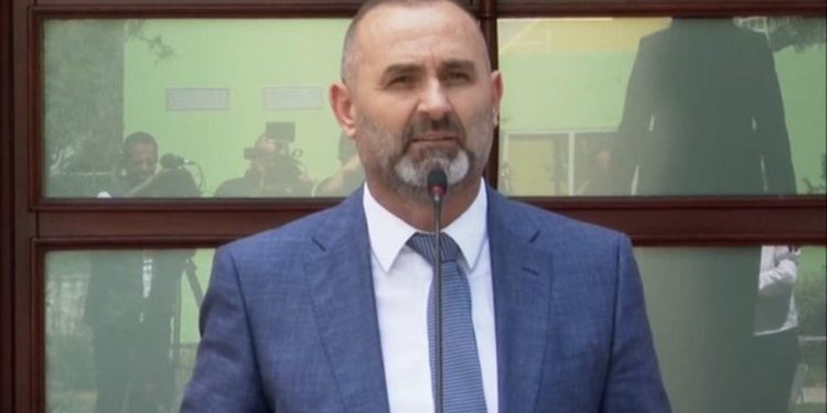 A do ta heqë mazhoranca “Shpërdorimin e detyrës” si vepër penale? Ja si përgjigjet ministri!