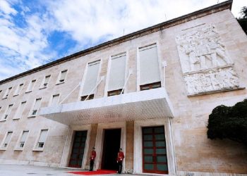 Rama e firmosi/ Qeveria i jep “OK” marrëveshjes së bujshme të kryeministrit me…