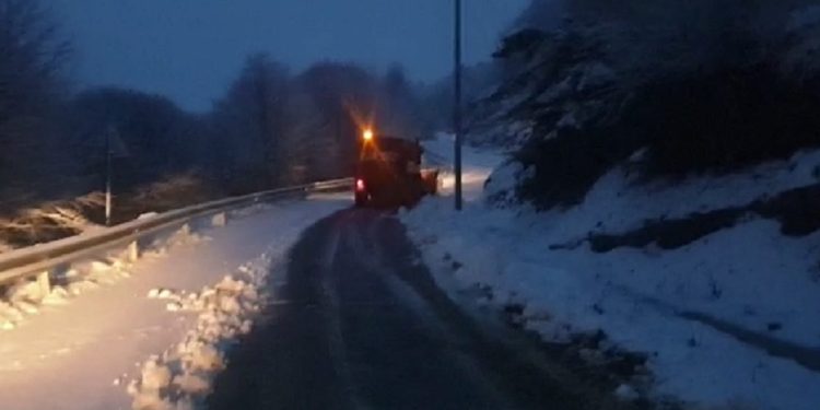 Reshjet e dëborës/ Ministri Balla del me njoftim në mbrëmje: Duhet që…