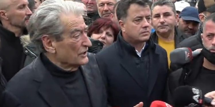 “Foltorja” hidhet në protestë, ditën që vendoset për arrestimin e Berishës…