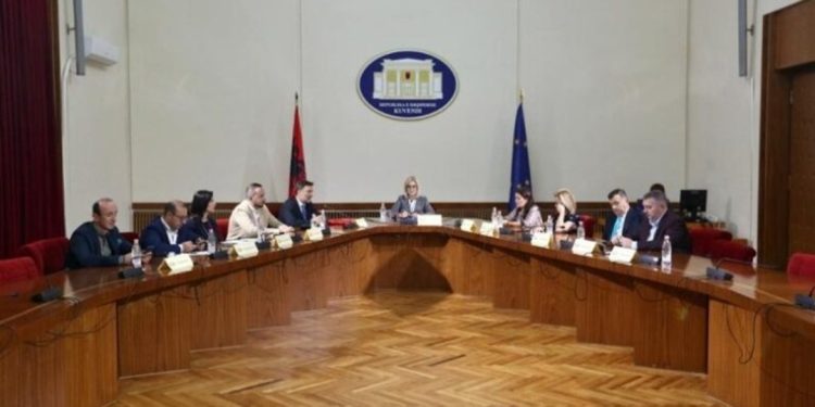 Kush janë deputetët e Këshillit të Mandateve që do vendosin për arrestimin e Berishës…