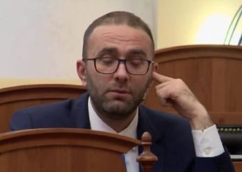 Berisha drejt arrestimit, Gaz Bardhi na BEFASON të gjithë me reagimin e tij…