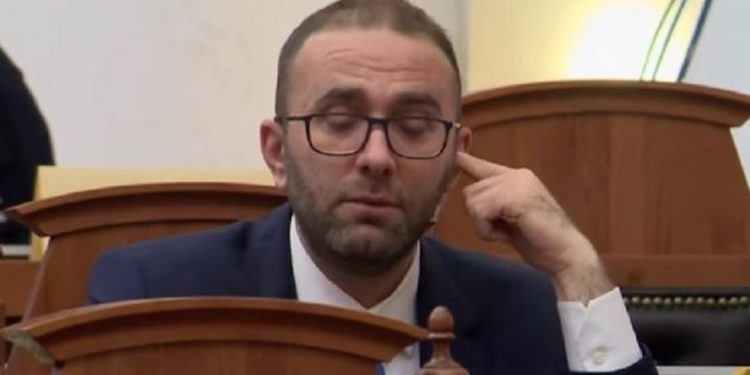 Berisha drejt arrestimit, Gaz Bardhi na BEFASON të gjithë me reagimin e tij…