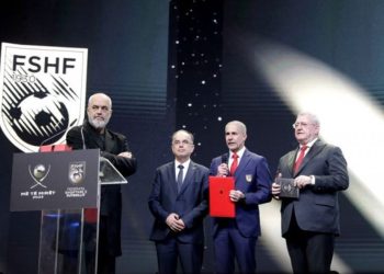 Sylvinho bëhet “shqiptar”, trajneri i kuqezinjve merr pasaportën/ Edi Rama ka dy fjalë…