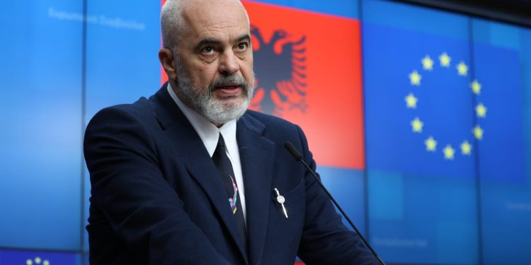 Rama sërish kritika për Bashkimin Europian: Para se të na japë mend ne, duhet që…