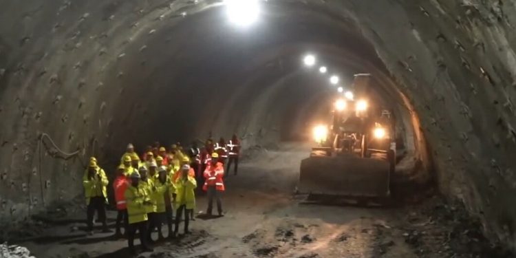 “Dritë në fund të tunelit!”, Rama e nis ditën me bashkimin e dy anëve…