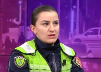 Gjobat për këmbësorët/ Efektivja: Qytetari mbetet pa kartë identiteti deri në…