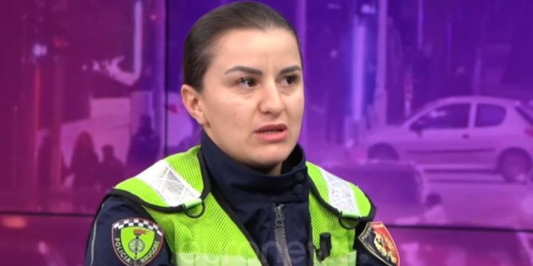 Gjobat për këmbësorët/ Efektivja: Qytetari mbetet pa kartë identiteti deri në…
