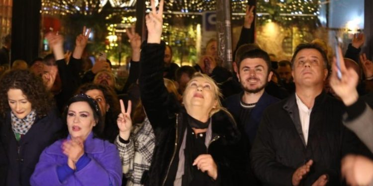 Në vend që të protestojnë tek ‘shtëpia e qeverisë’, protestojnë te rrugica e Doktorit…