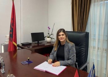 U kap në shkelje/ Shkarkohet nga detyra drejtoresha e Kadastrës në qytetin…