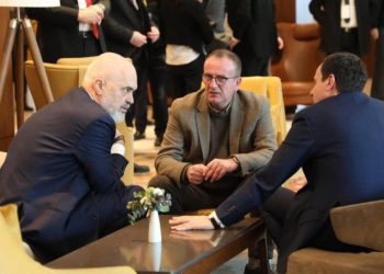 Pas përplasjes/ Albin Kurti poston foto me Ramën: Duhet të jemi…