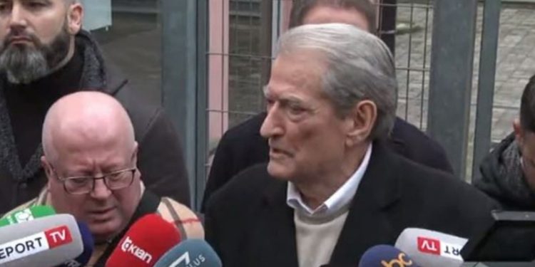 “Ishin kaq idiotë!”, Berisha i hutuar pas daljes nga SPAK, kërkon ndihmën e…