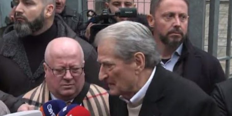 Berisha “përplaset” me gazetaren: Po s’të pëlqeva ik! Kujdes me mua…