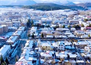 Rama nxjerr pamjet: Edhe ky qytet nën pektun e bardhë të dëborës…