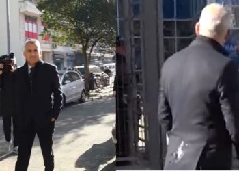 Vangjel Dule goditet me vezë në hyrje të GJKKO! Po hynte në gjyqin ndaj Fredi Belerit…