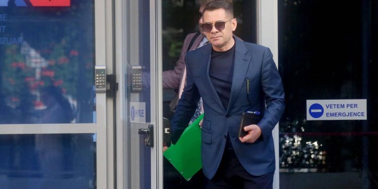 Arben Ahmetaj humb sot mandatin e deputetit. Ja EMRI kush do ta zëvendësojë…