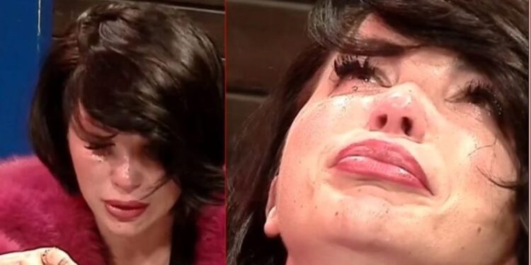 VIDEO/ “Po të ishte gjallë”, Roza mes lotësh BEFASON të gjithë, ndez qiri për…