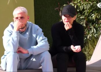 Sara dhe Bardhi diskutojnë në oborr pas hyrjes së ish të dashurit…