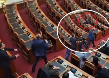 VIDEO – Çajnë gardhin e Gardës, momenti kur Bardhi dhe Noka i “vërsulen” Edi Ramës…