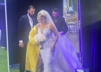 Teksa shkon drejt Altarit me fustan nusërie, Ilnisa pëson një incident