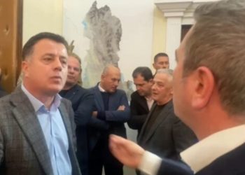 “O Mulo, me mua ta harrosh”/ Flamur Noka “përplaset” me Gjiknurin: Vë bast që…