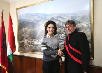 Befasia! Kryebashkiaku i “Foltores” së Berishës takohet me Spiropalin, çfarë i bëri bashkë…
