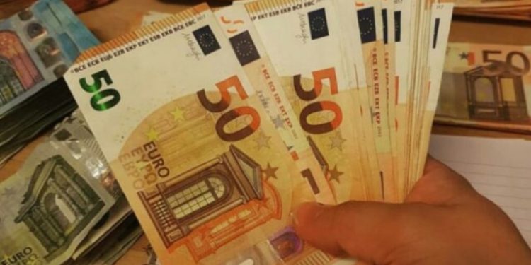 Ndryshon kursi i këmbimit, çfarë ndodhi në fund të javës me Euron e Dollarin…