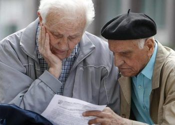 Jetojnë në vendin tonë/ Pensionistët italianë sjellin 3 milionë euro në muaj në Shqipëri…