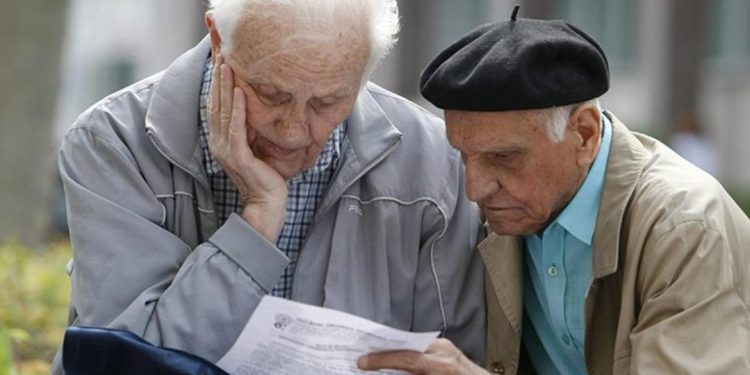 Jetojnë në vendin tonë/ Pensionistët italianë sjellin 3 milionë euro në muaj në Shqipëri…