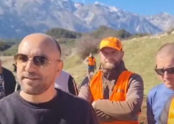 Gjest fantastik nga emigrantët/ Mos e braktisni! Mbledhin lekë për të bërë këtë gjë…