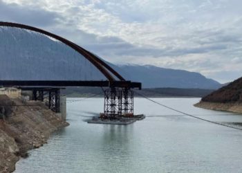 Nis puna për vendosjen e ‘Urës së Madhe’ në Kukës…