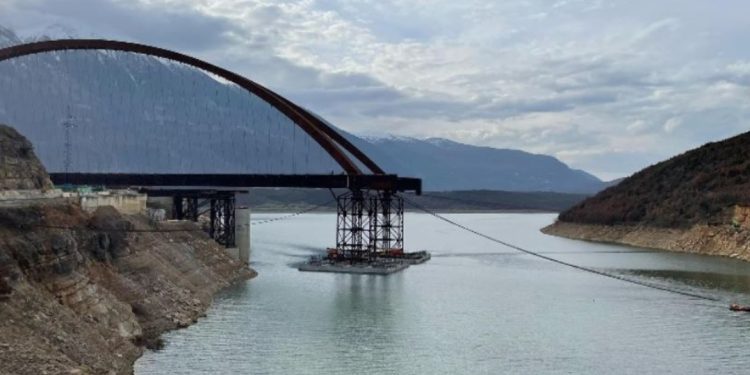 Nis puna për vendosjen e ‘Urës së Madhe’ në Kukës…