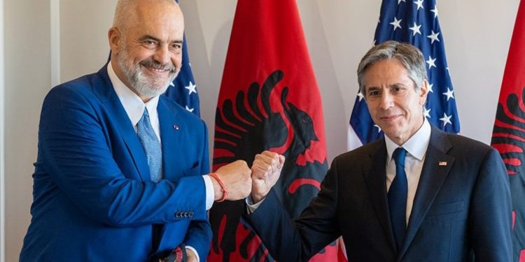 Nuk është Rama! Nga kush do të pritet në Rinas Sekretari Blinken…