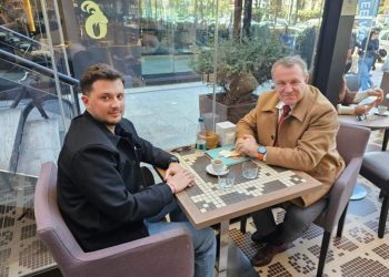 I riu nga Korça çudit Arben Malajn, ja mesazhi që i dha në kafe