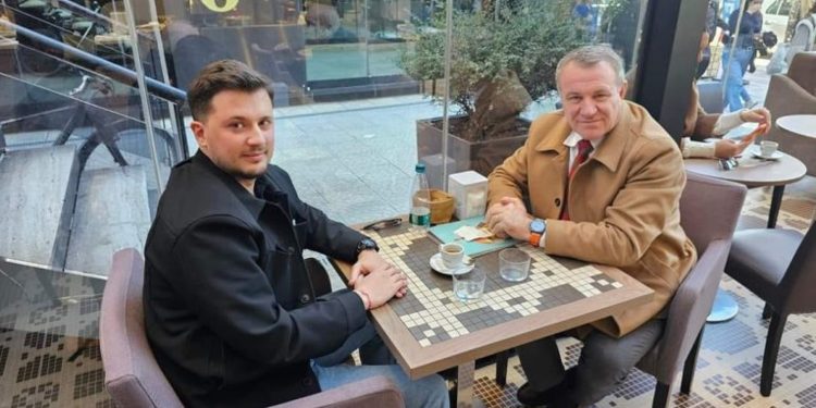 I riu nga Korça çudit Arben Malajn, ja mesazhi që i dha në kafe