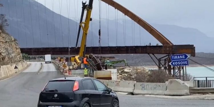 E lartë 56 metra dhe peshon mbi 5 mijë ton, ura e madhe në Kukës gati për…