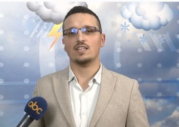 “Dëborë dhe…”/ Befasia e motit, sinoptikani na tregon çfarë pritet orët në vijim…