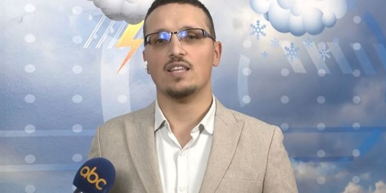 “Dëborë dhe…”/ Befasia e motit, sinoptikani na tregon çfarë pritet orët në vijim…