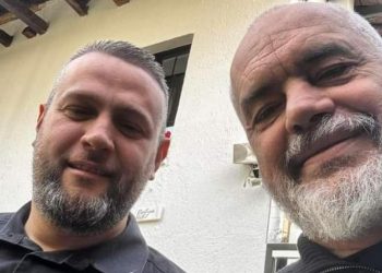 “Ky qytet i Shqipërisë po rilind”/ Rama publikon foto me të “Zotin e Shtëpisë”: Po zgjohet…