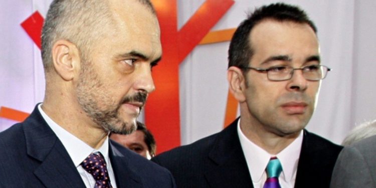 “Kam qenë hamall në Greqi”/ Olsi Rama rrëfen kohën kur ka emigruar në Greqi…