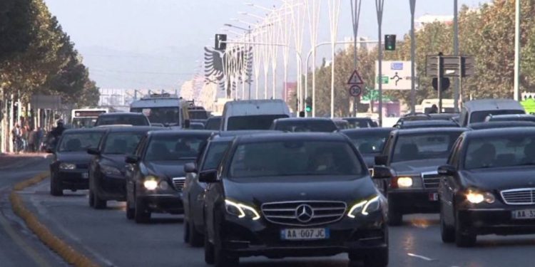 Merr fund “paraja e pistë” në Shqipëri/ Ndryshim i madh: Kush ka makinë luksoze do të…