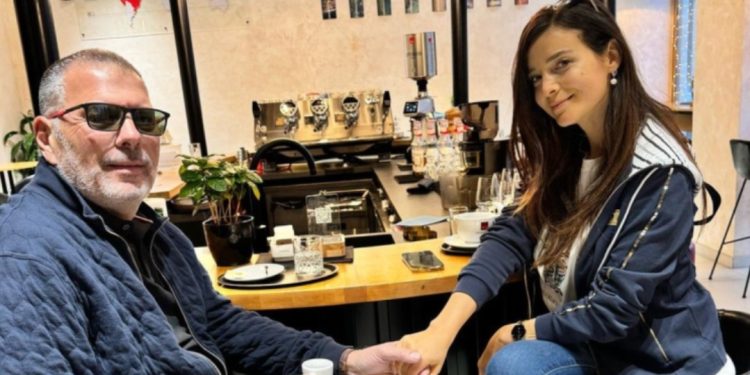 Biznesmeni 20 vite më i madh! Diola Dosti tregon se dashuria nuk njeh moshë: Gjetëm…