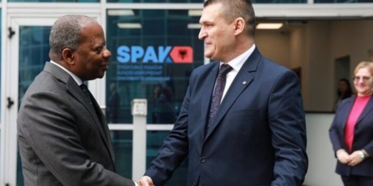 “Diçka e madhe po luhet”, detaje nga vizita e zyrtarit amerikan në SPAK